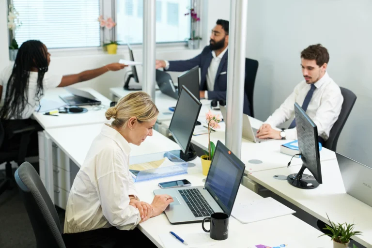 Équipe d'Asnière-sur-Seine au cabinet : Barinder, Cynthia et Clément