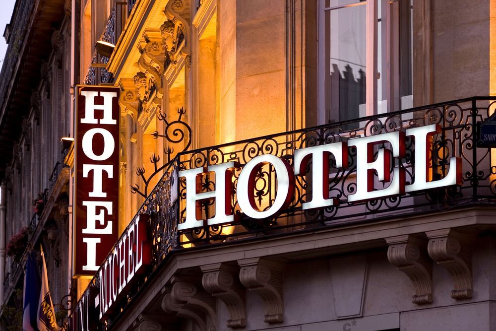Ouvrir un hôtel en franchise : découvrez les étapes, avantages et conseils clés pour bâtir un établissement rentable et pérenne.franchise-hotel-comptabilité