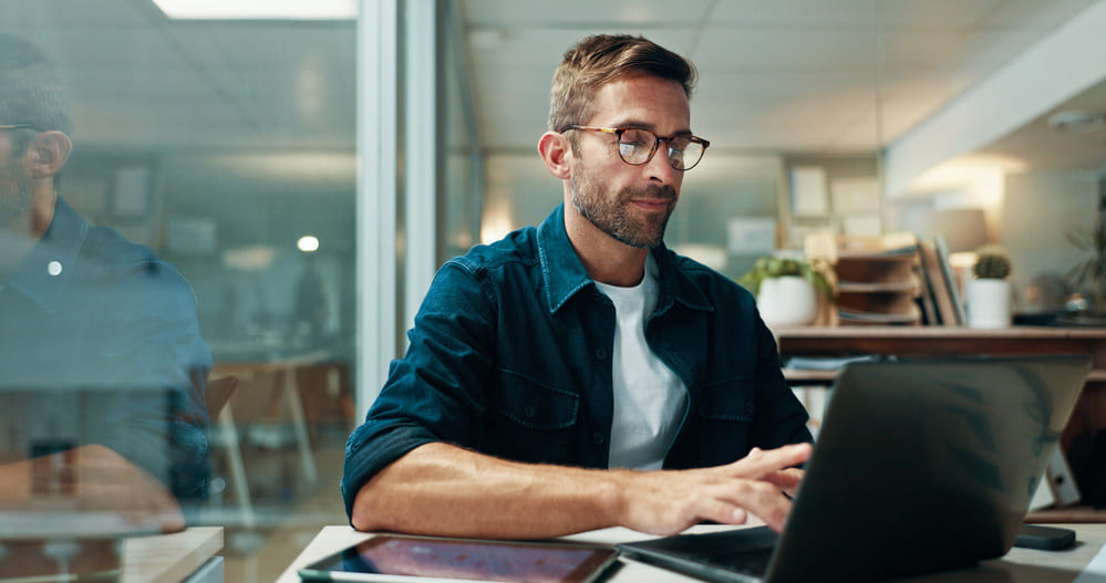Vous souhaitez investir en SCPI ? Découvrez les critères essentiels à analyser pour réussir votre placement immobilier : localisation, rendement, typologie et gestion.