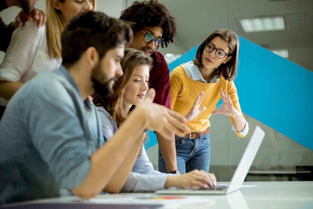 Découvrez comment transmettre votre biens à un collatéral (frère, sœur, cousin, etc.) de manière efficace et conforme à la loi.