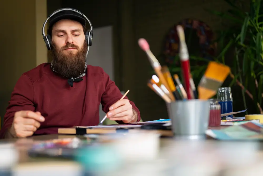 Œuvres d’art vendues par une société : quelles obligations déclaratives pour l’associé créateur
